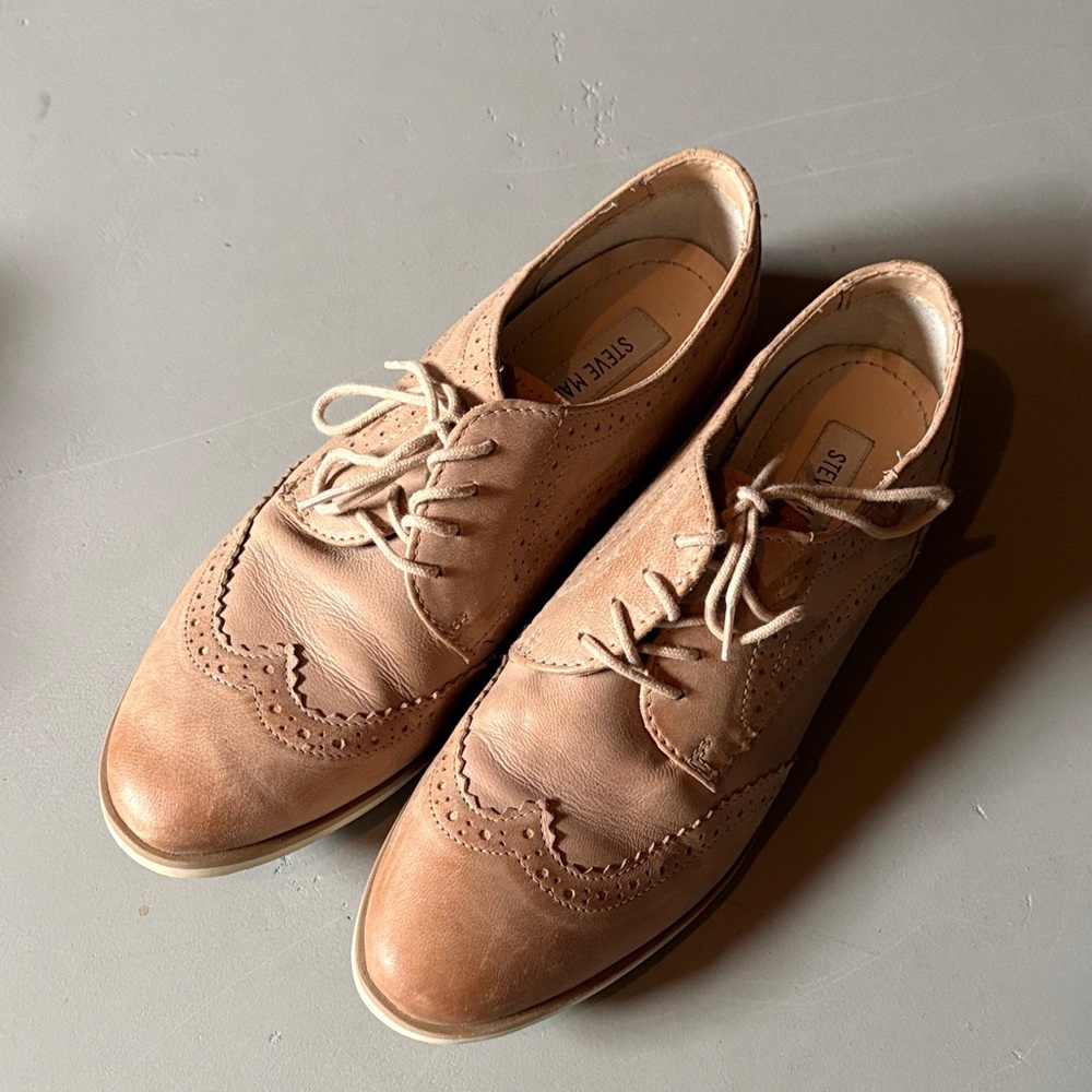 Steve Madden Women's Tan Leather Wingtip Loafers